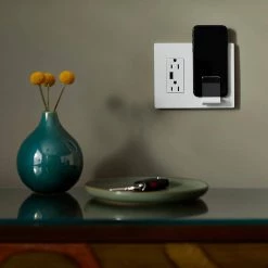 Radiant 15 Amp 125-Volt Decorator Duplex Tamper Resistant USB Wireless Charger with Wall Plate USB, White by Legrand -Legrand Sales white legrand electrical outlets receptacles rwc826usbwccv2 1d 1000